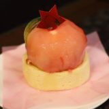 桃がまるごとのったロールケーキ♡巣鴨の人気店『パティスリー ヨシノリアサミ』(8月)